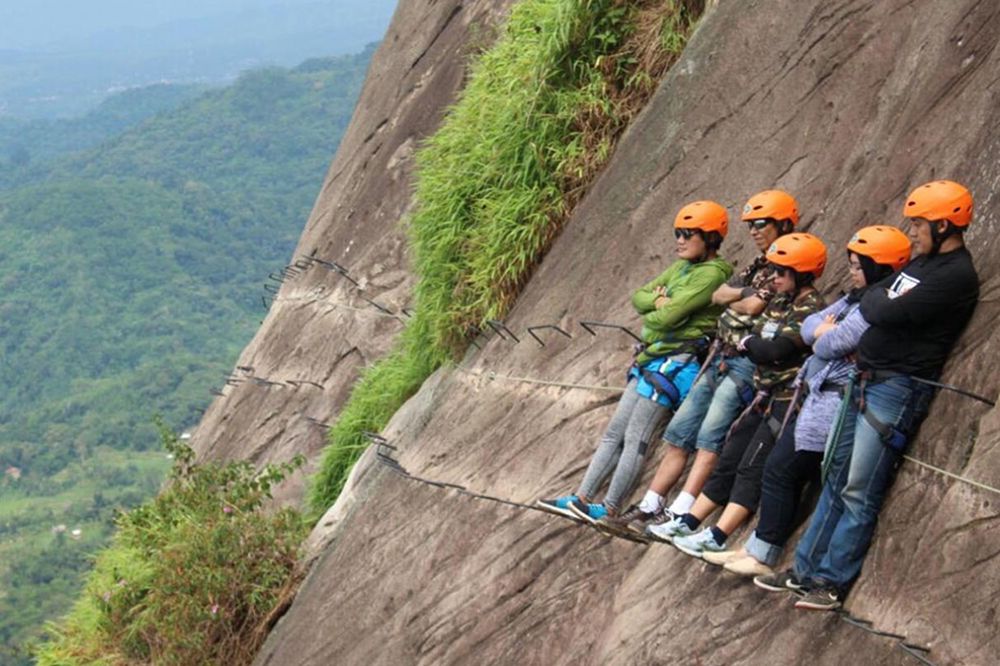 Gunung Parang, Wisata Panjat Tebing Penuh Adrenalin